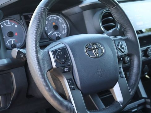 Used 2020 Toyota Tacoma TRD Off-Road AWD/4WD image 17