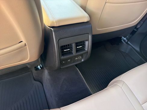 Used 2024 Cadillac XT4 Luxury w/ Cold Weather Package FWD image 35