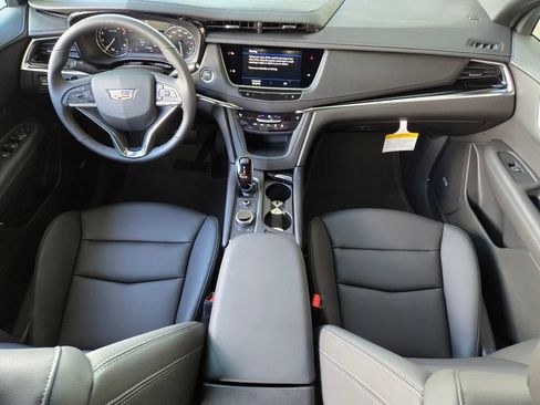 New 2025 Cadillac XT6 Luxury image 36