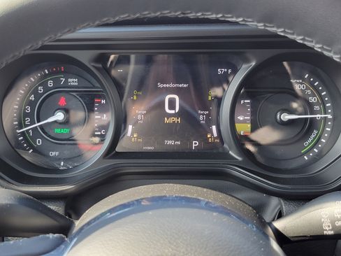 Used 2025 Jeep Wrangler Unlimited Sahara AWD/4WD image 10
