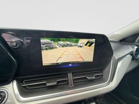 Used 2024 Chevrolet Trax LT FWD image 25