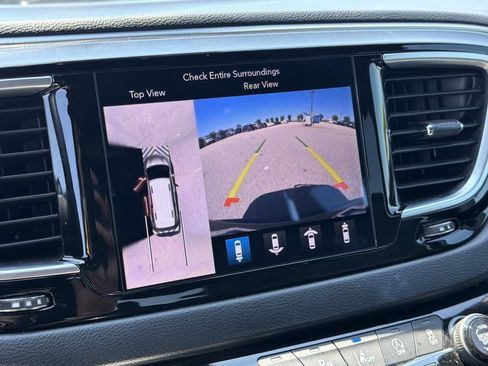 Used 2019 Chrysler Pacifica Touring-L w/ Advanced Safetytec Group FWD image 7