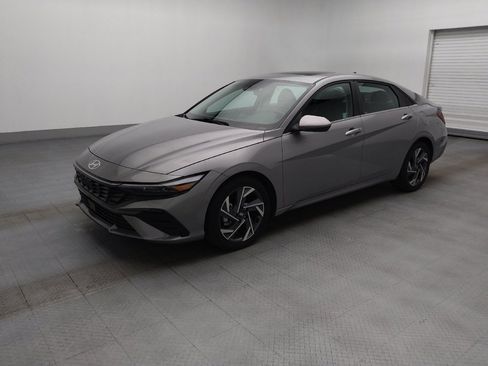 Used 2025 Hyundai Elantra SEL FWD image 2