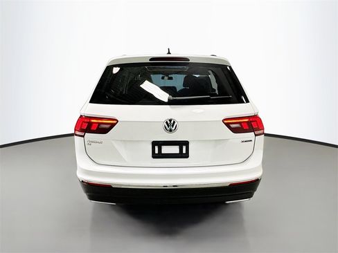 Used 2021 Volkswagen Tiguan SE w/ Panoramic Sunroof Package image 7