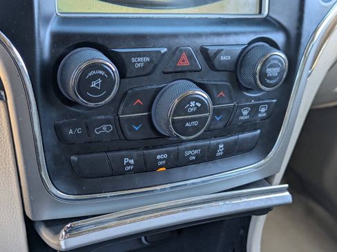 Used 2017 Jeep Grand Cherokee Overland AWD/4WD image 30