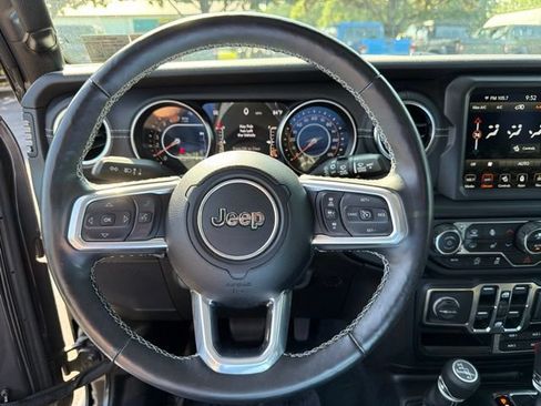 Used 2022 Jeep Wrangler Unlimited Sahara w/ LED Lighting Group AWD/4WD image 16