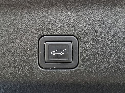 Used 2024 Chevrolet Suburban LT w/ Luxury Package image 32