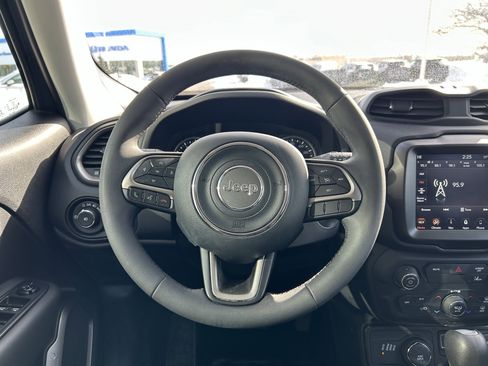 Used 2022 Jeep Renegade Latitude image 10