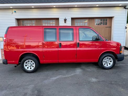 Used 2014 Chevrolet Express 1500 RWD image 2
