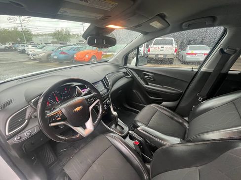 Used 2020 Chevrolet Trax LT w/ LT Convenience Package FWD image 27