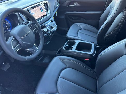 New 2026 Chrysler Voyager LX FWD image 6