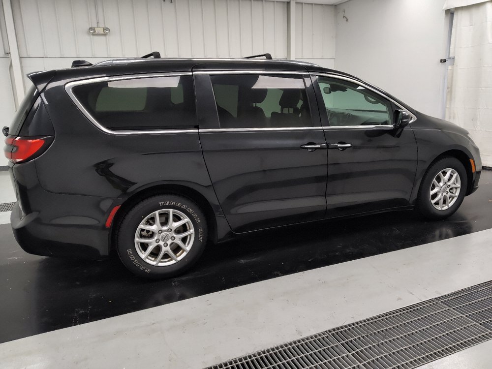 Used 2021 Chrysler Pacifica Touring-L FWD image 10