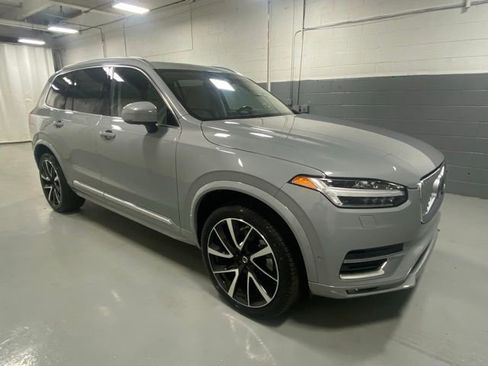 Used 2025 Volvo XC90 B5 Plus w/ Protection Package Premier AWD/4WD image 4