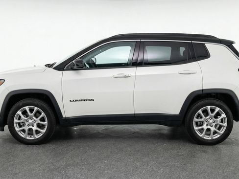Used 2025 Jeep Compass Limited AWD/4WD image 5
