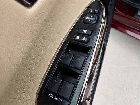 Used 2015 Toyota Avalon Limited image 32