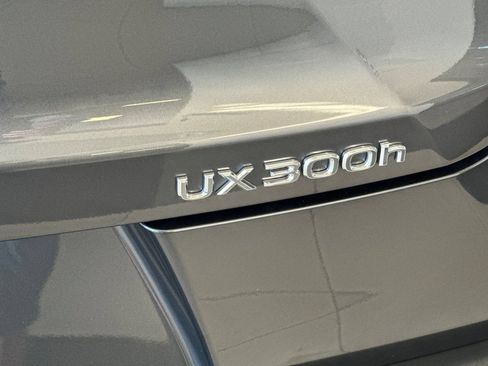 Used 2025 Lexus UX 300h FWD image 21