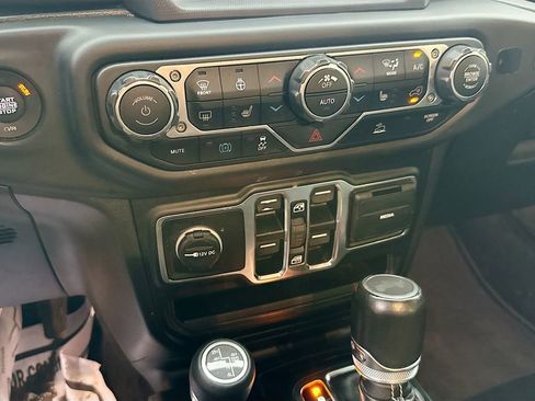 Used 2023 Jeep Wrangler Unlimited Sahara w/ Cold Weather Group image 17