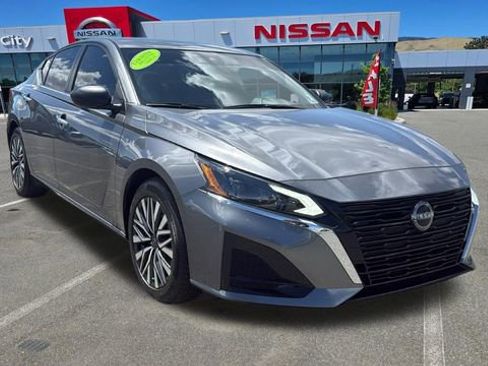 Used 2024 Nissan Altima 2.5 SV FWD image 1