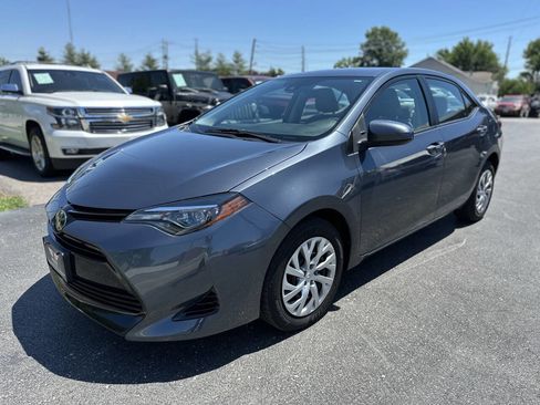 Used 2017 Toyota Corolla LE FWD image 3