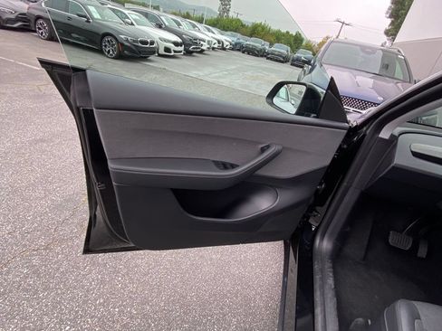 Used 2026 Tesla Model Y AWD image 10