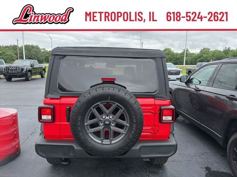 Used 2025 Jeep Wrangler Sport AWD/4WD image 5