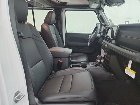 New 2025 Jeep Gladiator Sport image 23