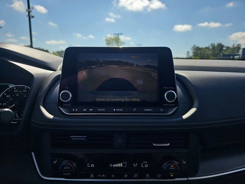 Used 2025 Nissan Rogue SV w/ SV Premium Package FWD image 27