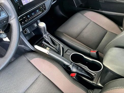 Used 2018 Toyota Corolla LE w/ Carpet Mat Package (TMS) image 15