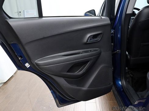 Used 2020 Chevrolet Trax LT w/ LT Convenience Package FWD image 26