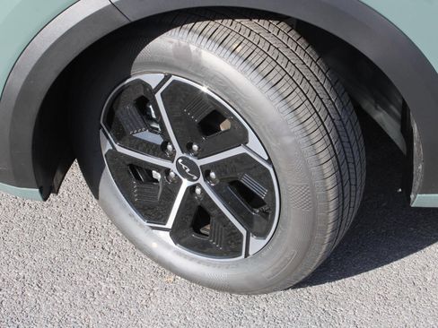 New 2025 Kia Niro EX w/ EX Cold Weather Package image 9