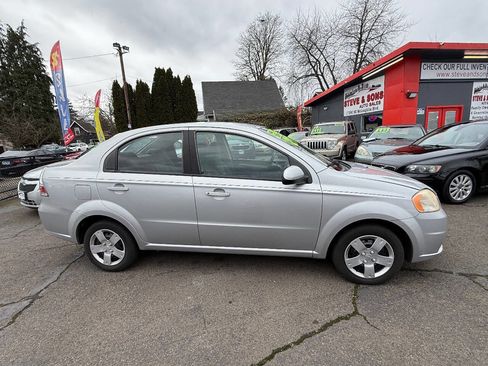 Used 2010 Chevrolet Aveo LT image 11