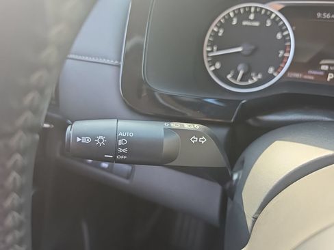 Used 2025 Nissan Pathfinder SV FWD image 27