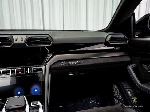 Used 2024 Lamborghini Urus S AWD/4WD image 36