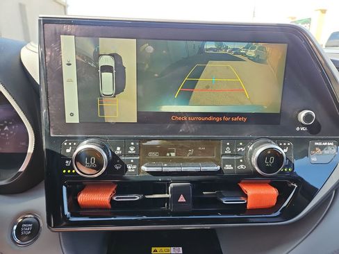 Used 2023 Toyota Highlander Limited FWD image 20