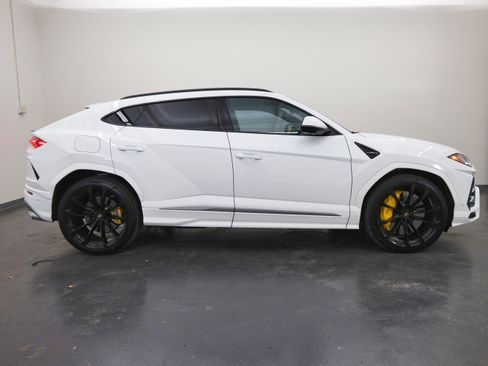 Used 2022 Lamborghini Urus image 2