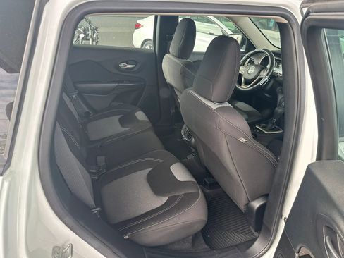 Used 2014 Jeep Cherokee Sport image 14