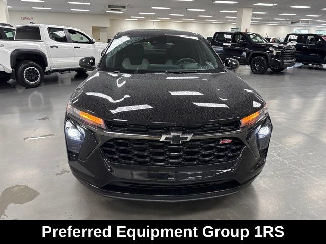 Used 2024 Chevrolet Trax RS w/ Driver Confidence Package FWD image 2