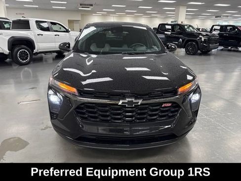 Used 2024 Chevrolet Trax RS w/ Driver Confidence Package FWD image 2