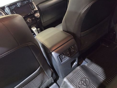 Used 2024 Toyota 4Runner TRD Off-Road Premium w/ Moonroof Package AWD/4WD image 23