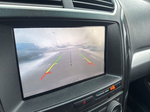 Used 2016 Ford Explorer XLT w/ Equipment Group 202A image 21