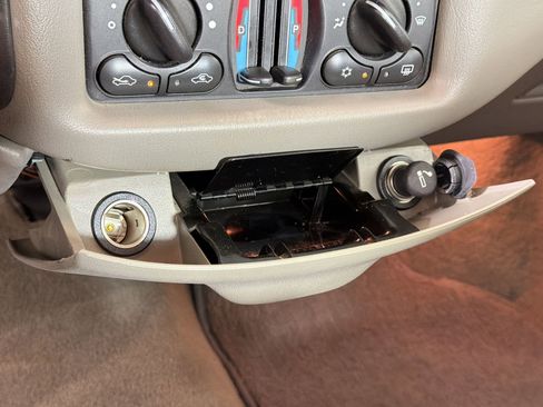 Used 2004 Chevrolet Impala FWD image 24