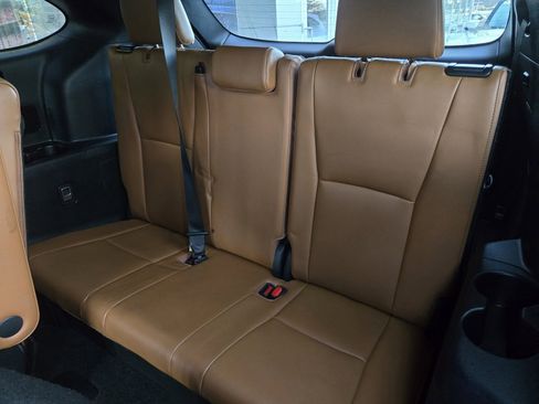 Used 2023 Toyota Highlander Platinum image 12