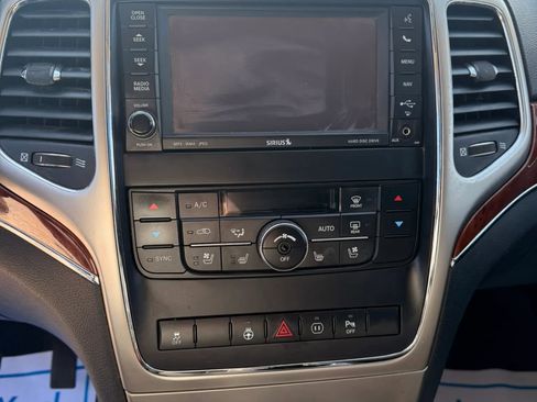 Used 2012 Jeep Grand Cherokee Limited w/ Luxury Group II image 13