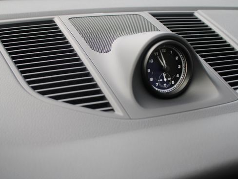 Certified 2025 Porsche Macan image 20