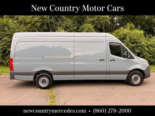 Used 2025 Mercedes-Benz Sprinter 2500 image 8
