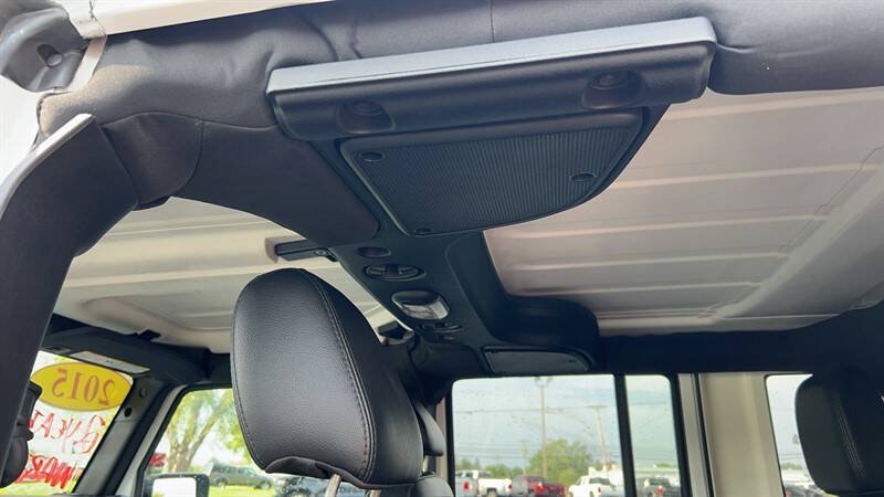 Used 2015 Jeep Wrangler Unlimited Sahara AWD/4WD image 17