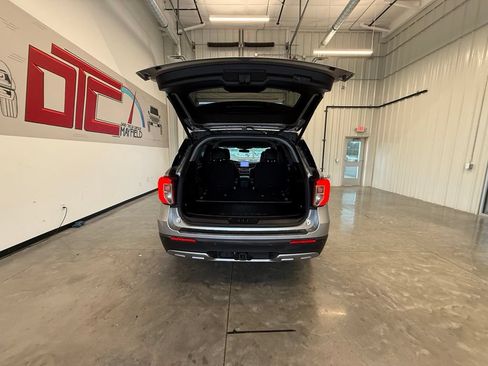 Used 2023 Ford Explorer XLT w/ Equipment Group 202A AWD/4WD image 18