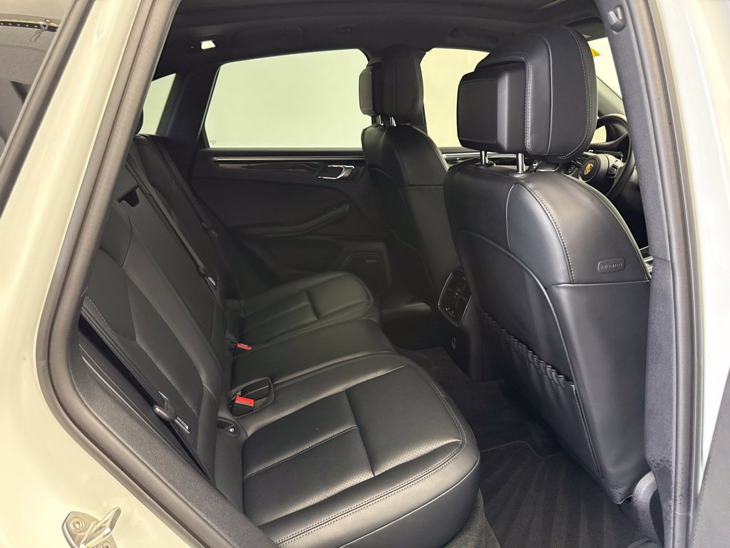 Certified 2024 Porsche Macan AWD/4WD image 25