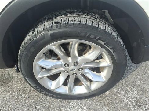 Used 2015 Ford Explorer XLT w/ Equipment Group 202B image 16