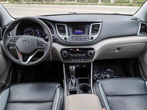 Used 2016 Hyundai Tucson SE w/ Option Group 02 FWD image 17